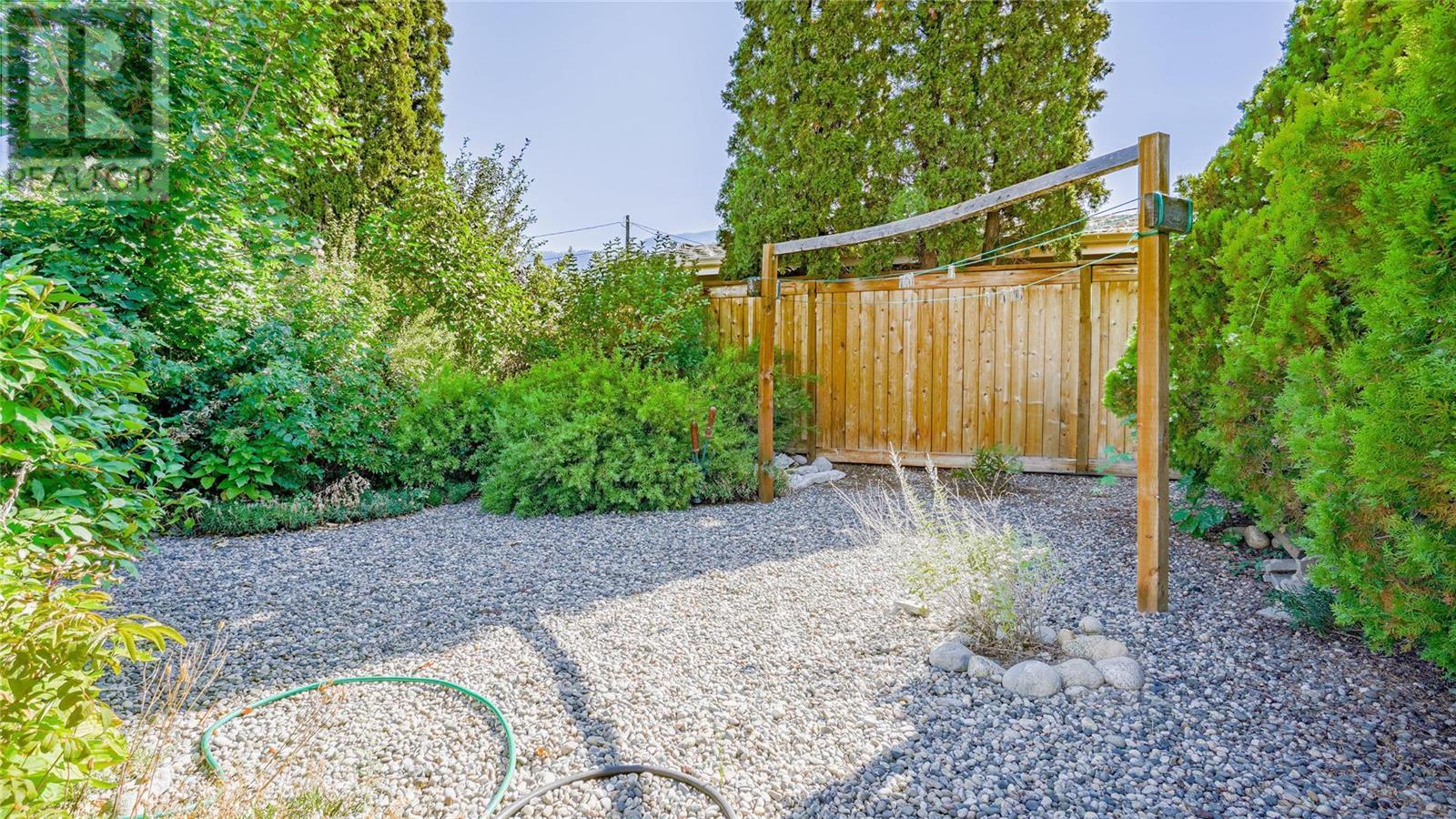 7561 CREST-A-WAY Road