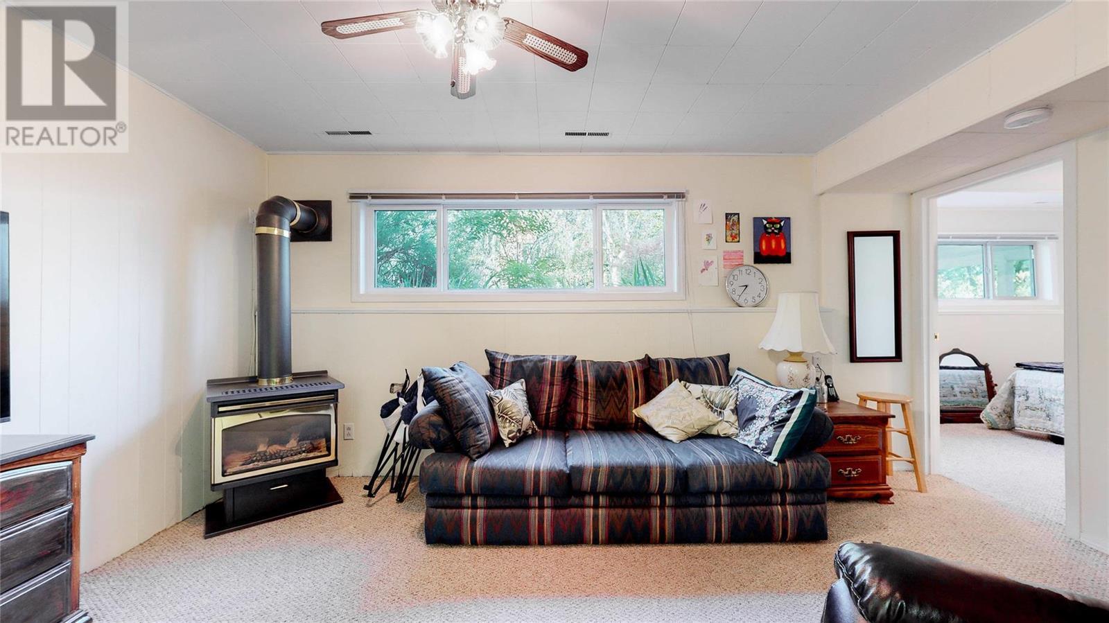 7561 CREST-A-WAY Road