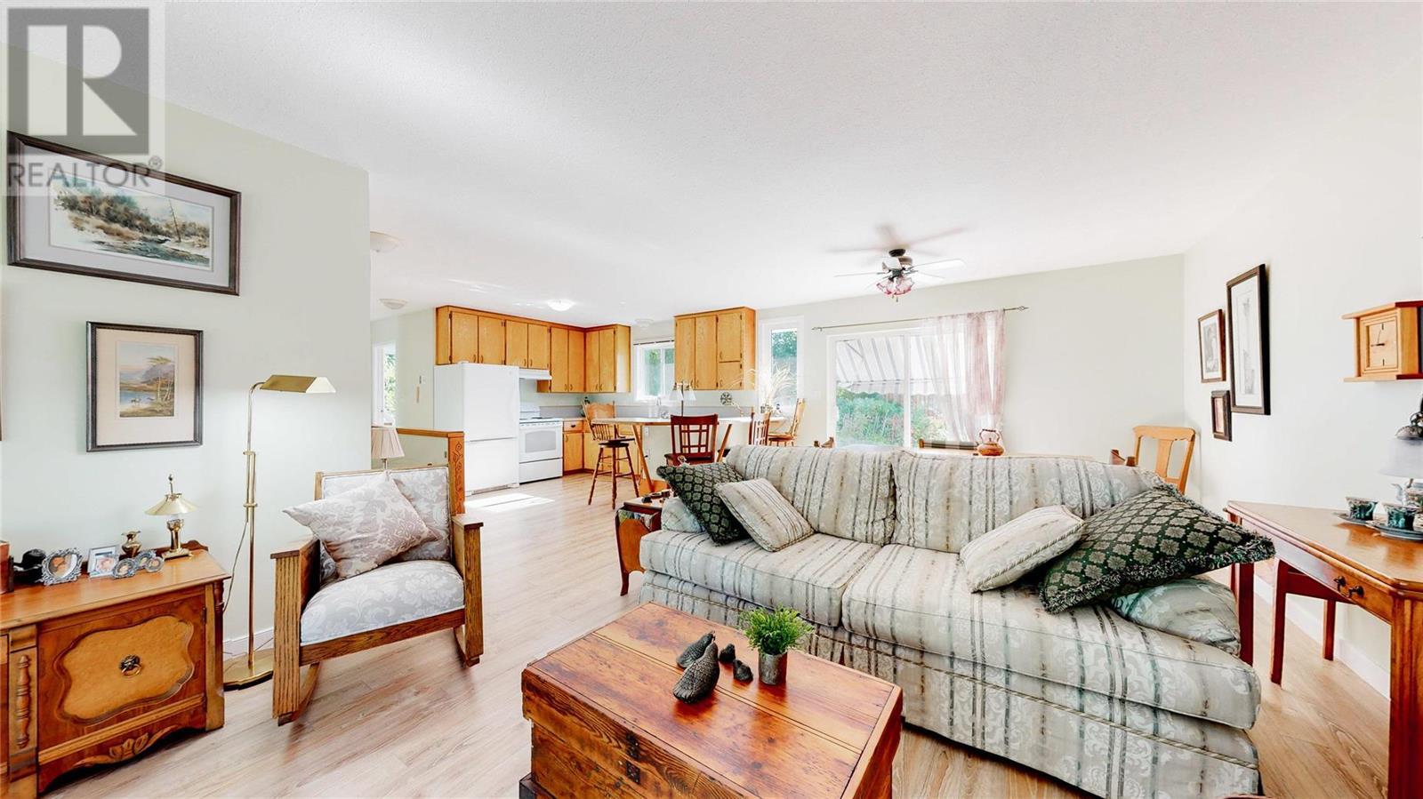 7561 CREST-A-WAY Road