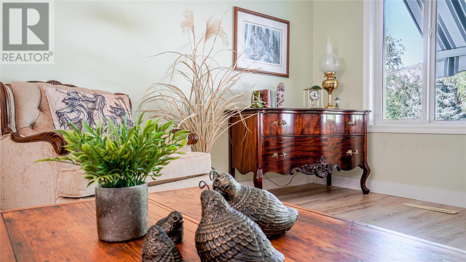 7561 CREST-A-WAY Road