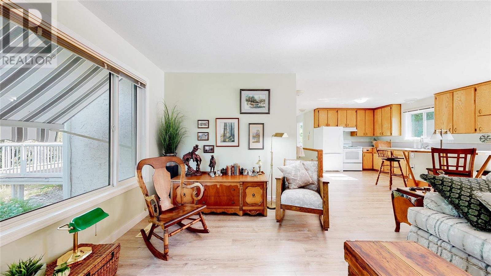 7561 CREST-A-WAY Road