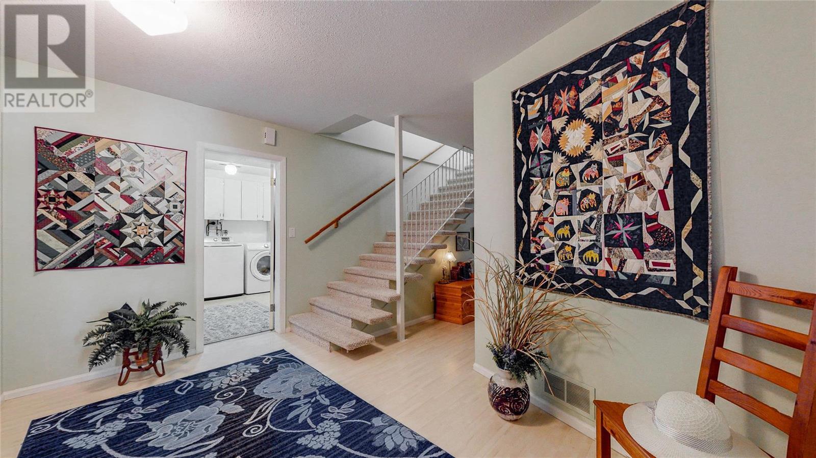 7561 CREST-A-WAY Road