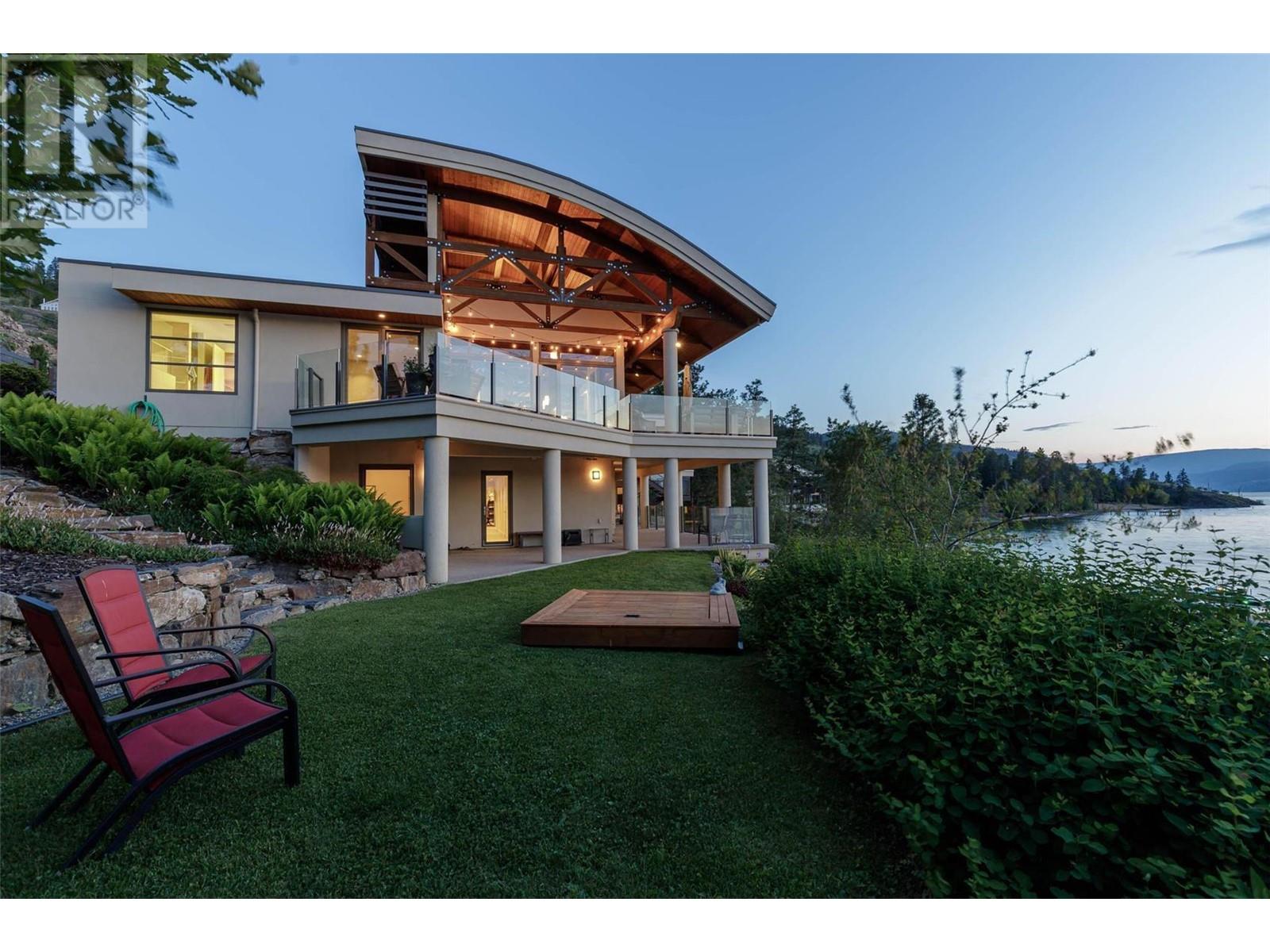 5560 Lakeshore Road,