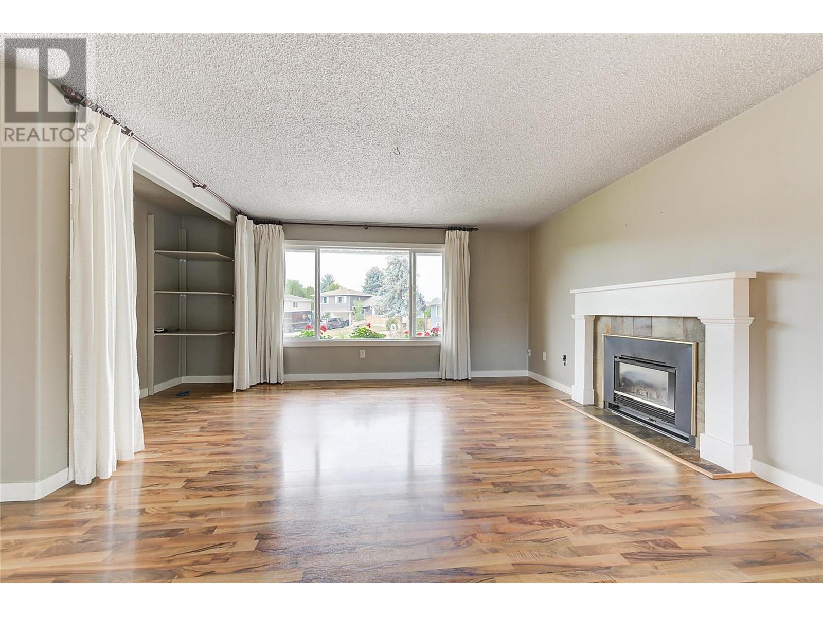 989 Grenfell Court,