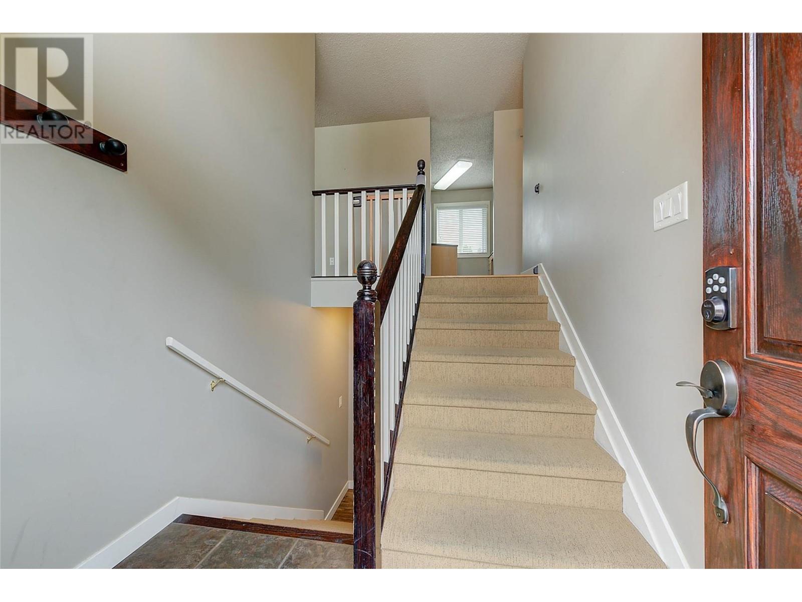 989 Grenfell Court,