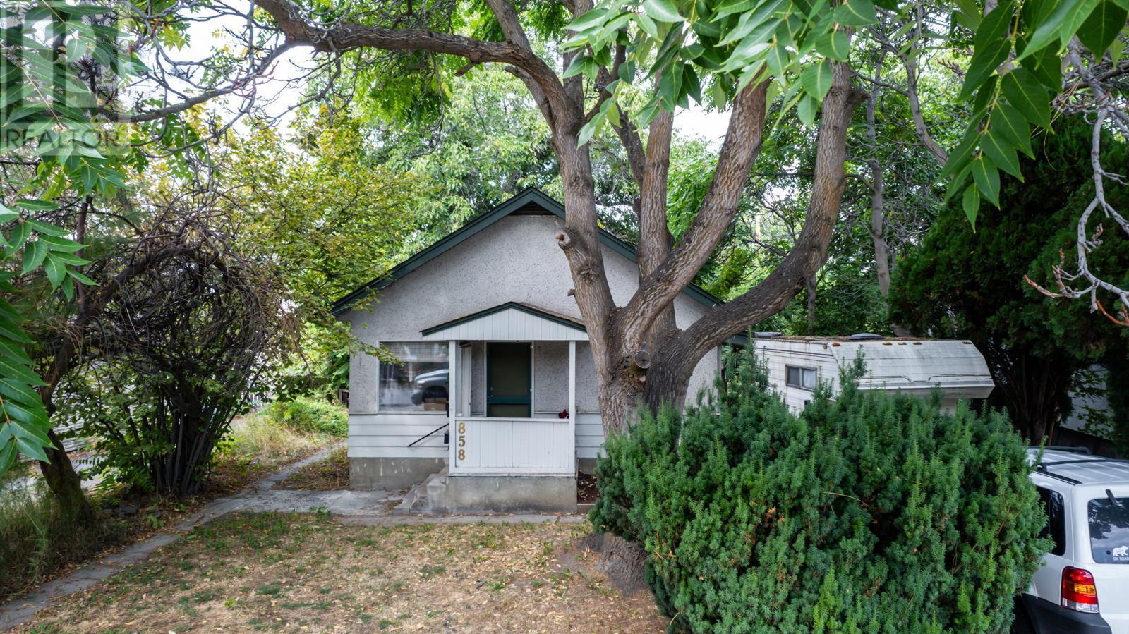 858 Lawson Avenue