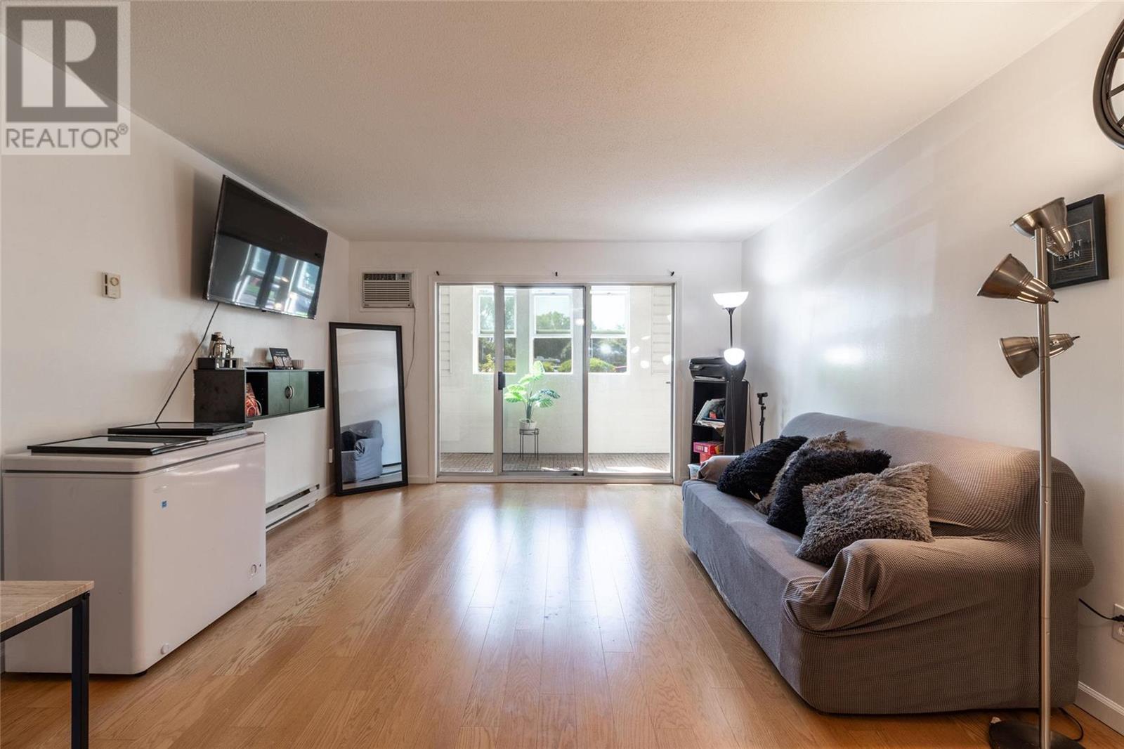 #102 3160 Casorso Road,, #102