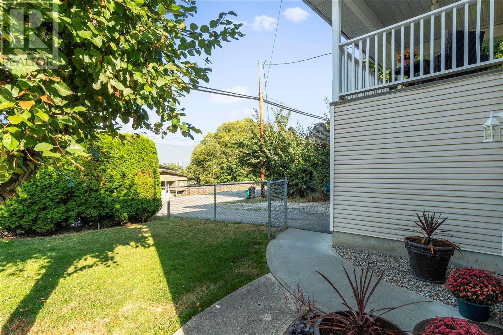 120 10 Street SE