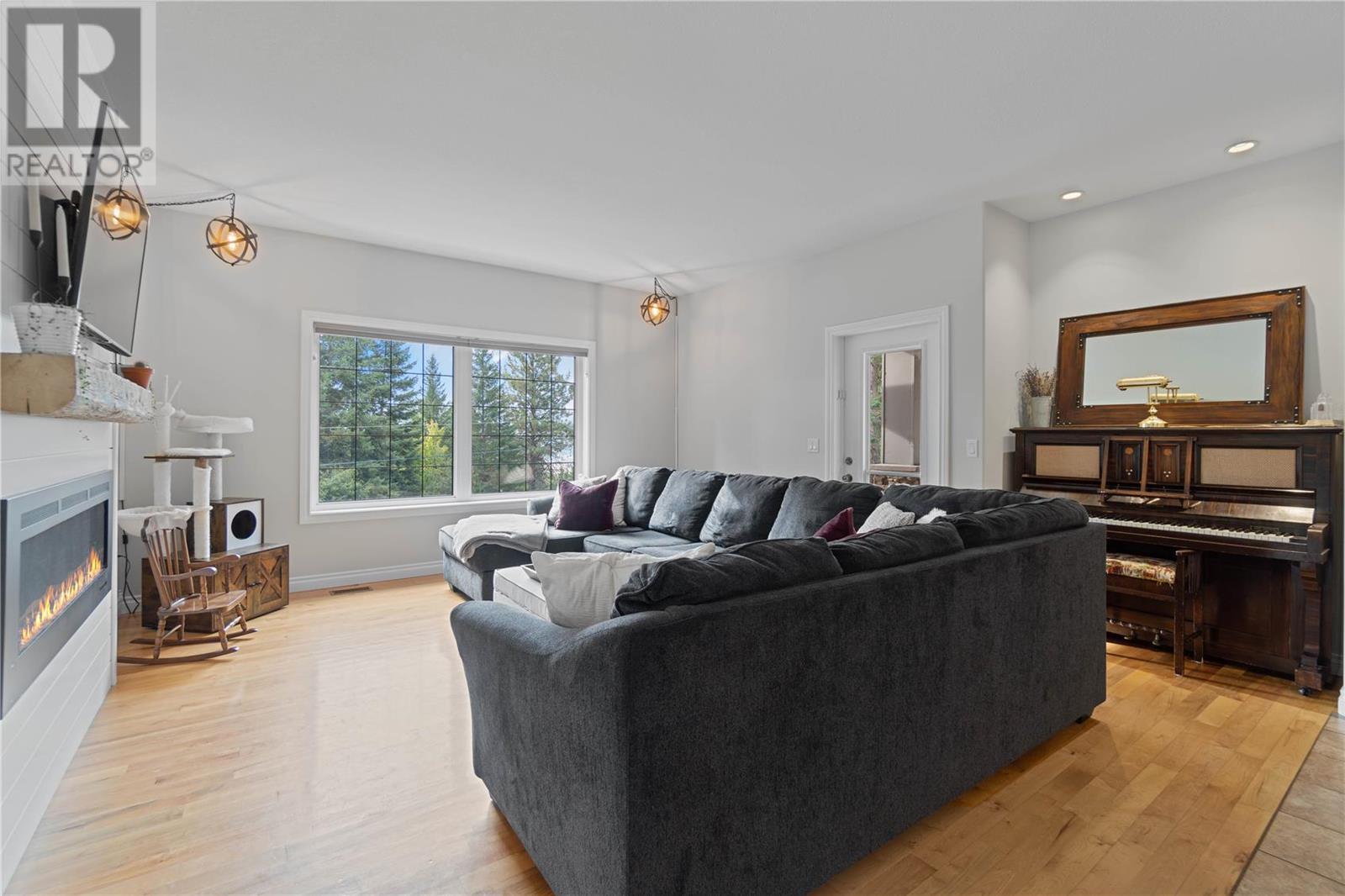 6500 15 Avenue SW Unit# 9, #9
