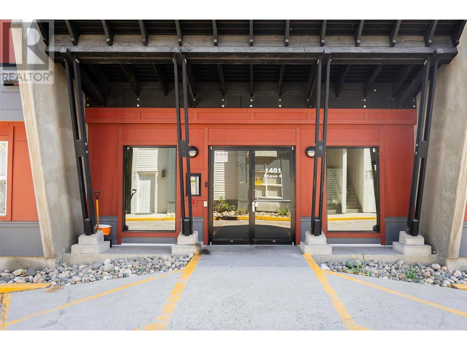 #301 1481 Glenmore Road, N, #301