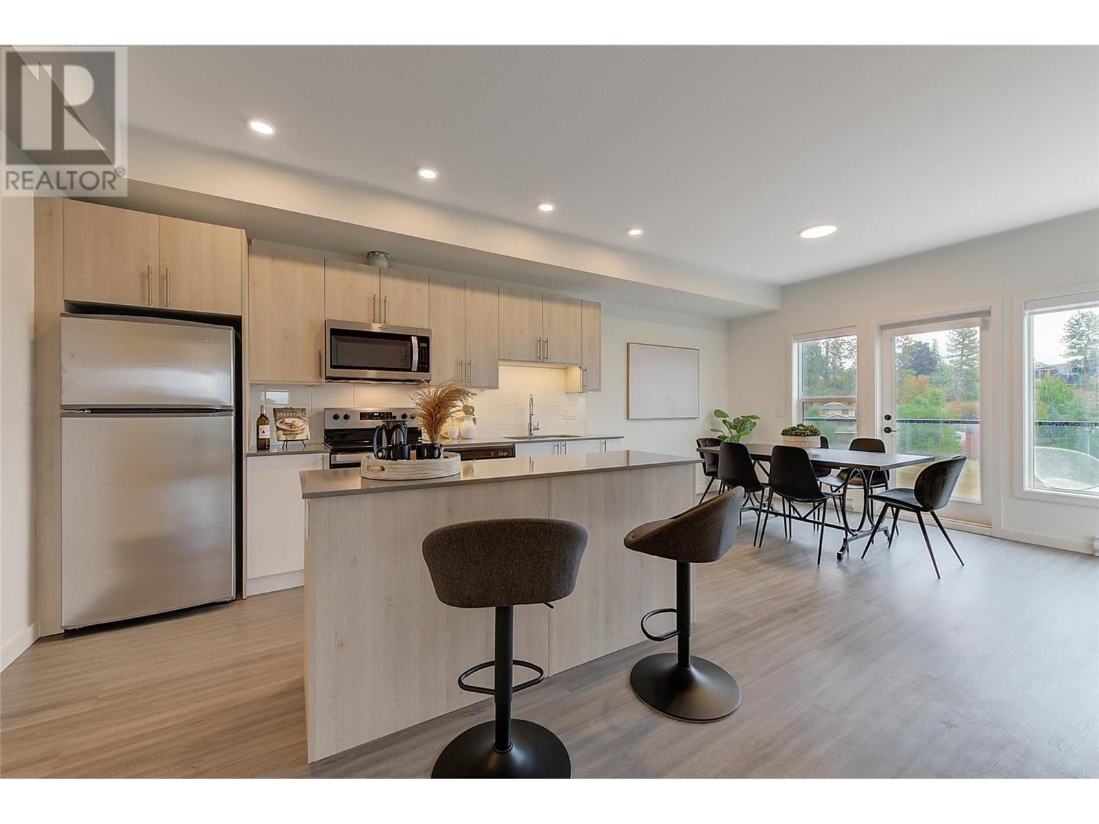 #62 685 Boynton Place,, #62