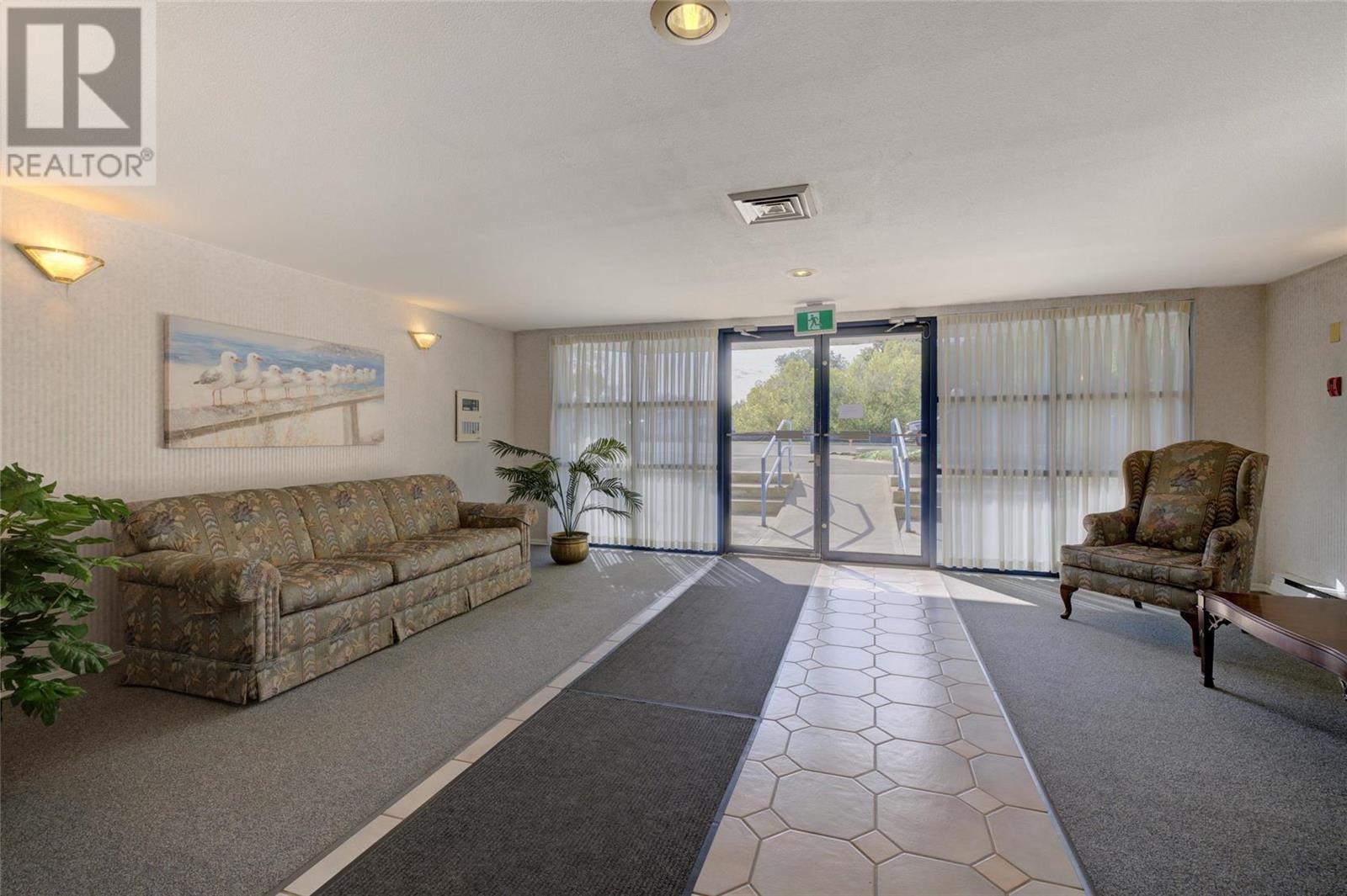 #313 3283 Casorso Road,, #313