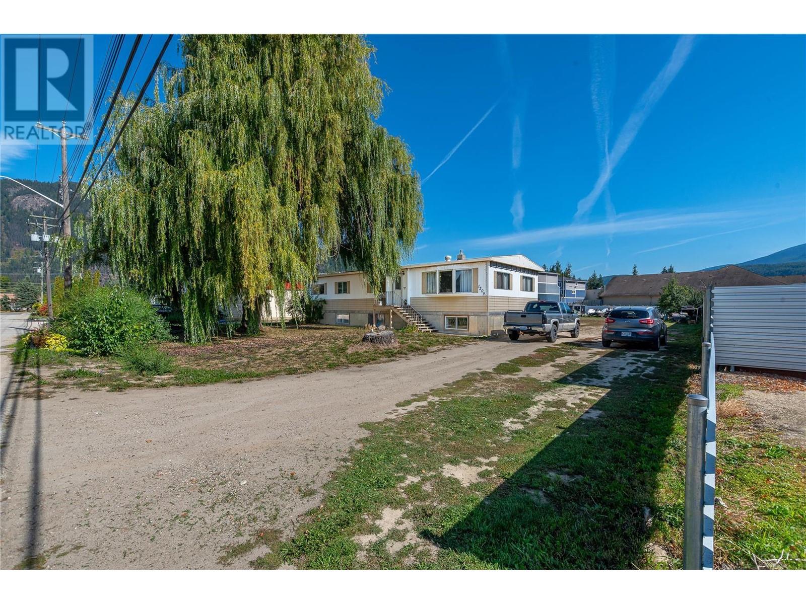 1209 Shuswap Avenue
