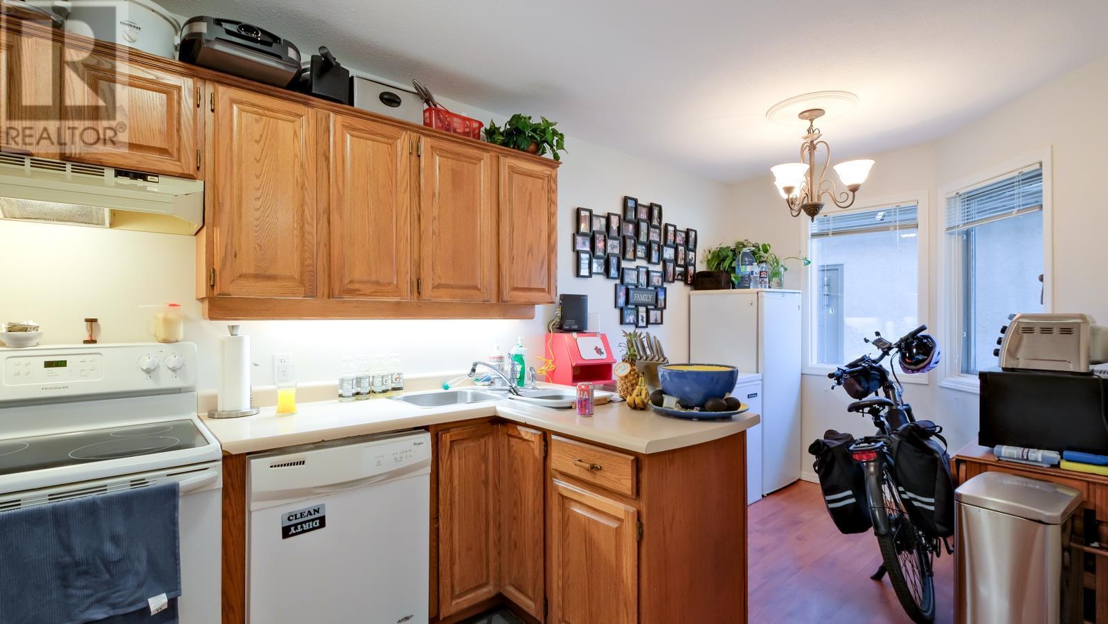#8 950 Lanfranco Road,, #8