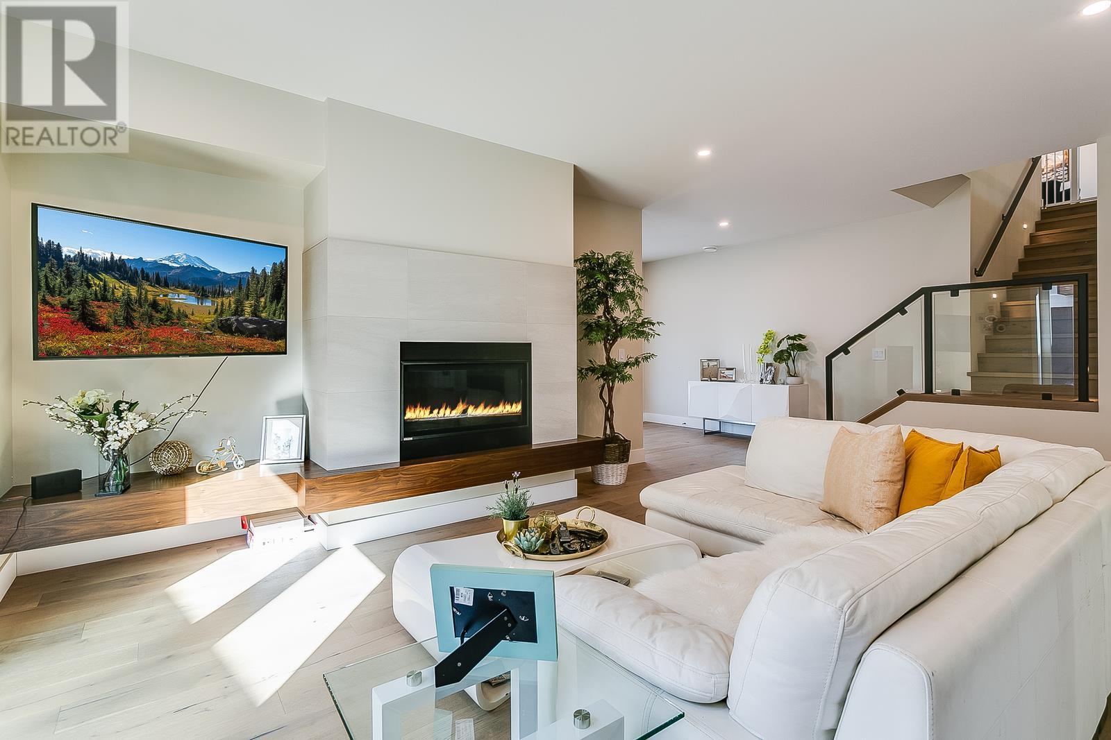 10225 Beacon Hill Drive