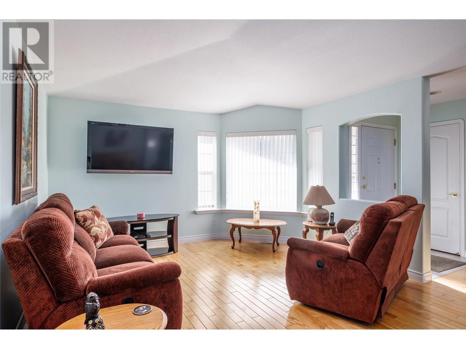 #26 680 Valley Road,, #26