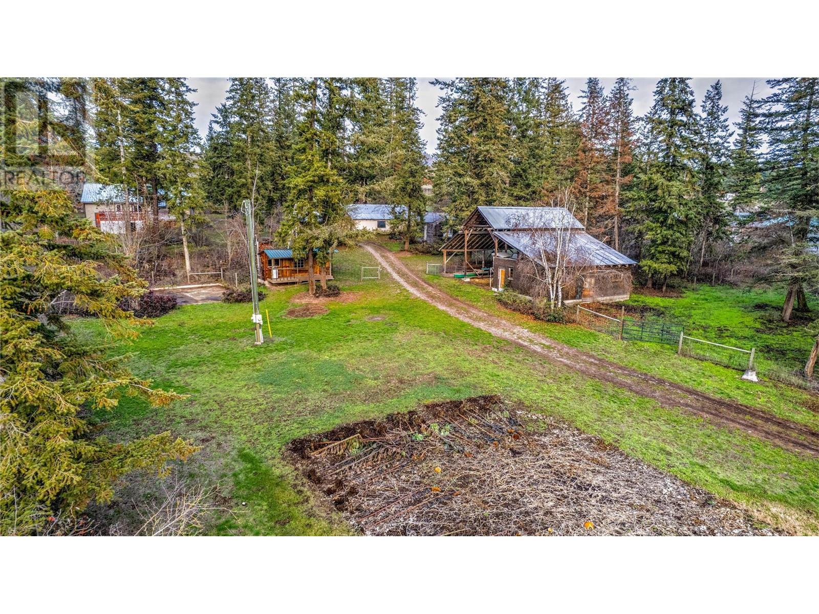 11 Gardom Lake Road