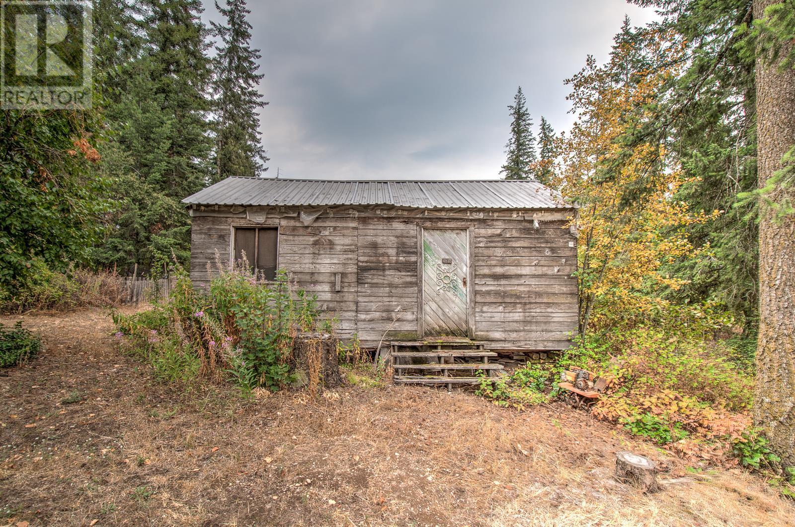 11 Gardom Lake Road