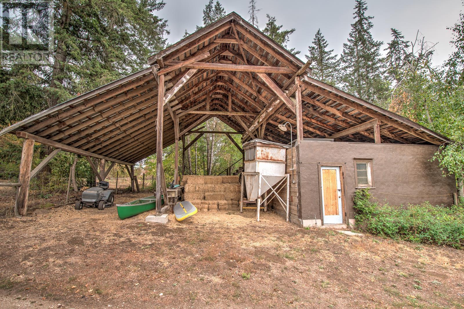 11 Gardom Lake Road