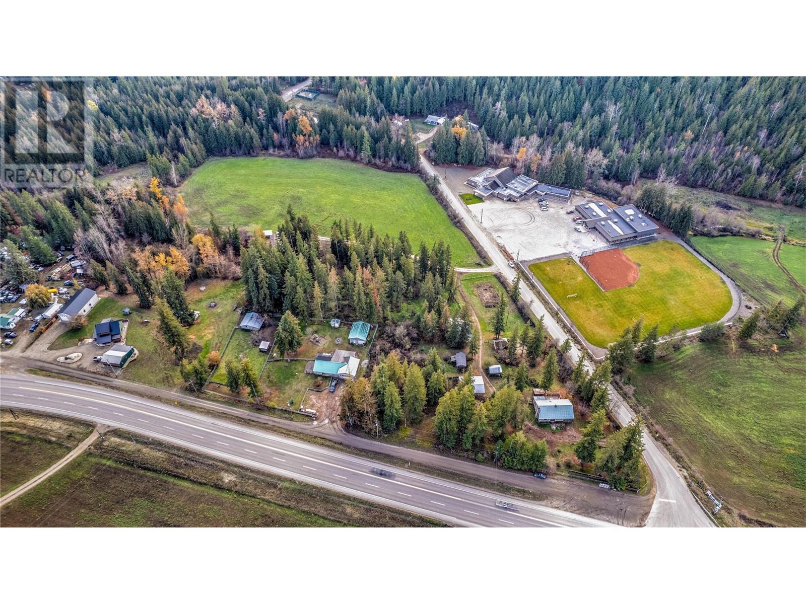 11 Gardom Lake Road