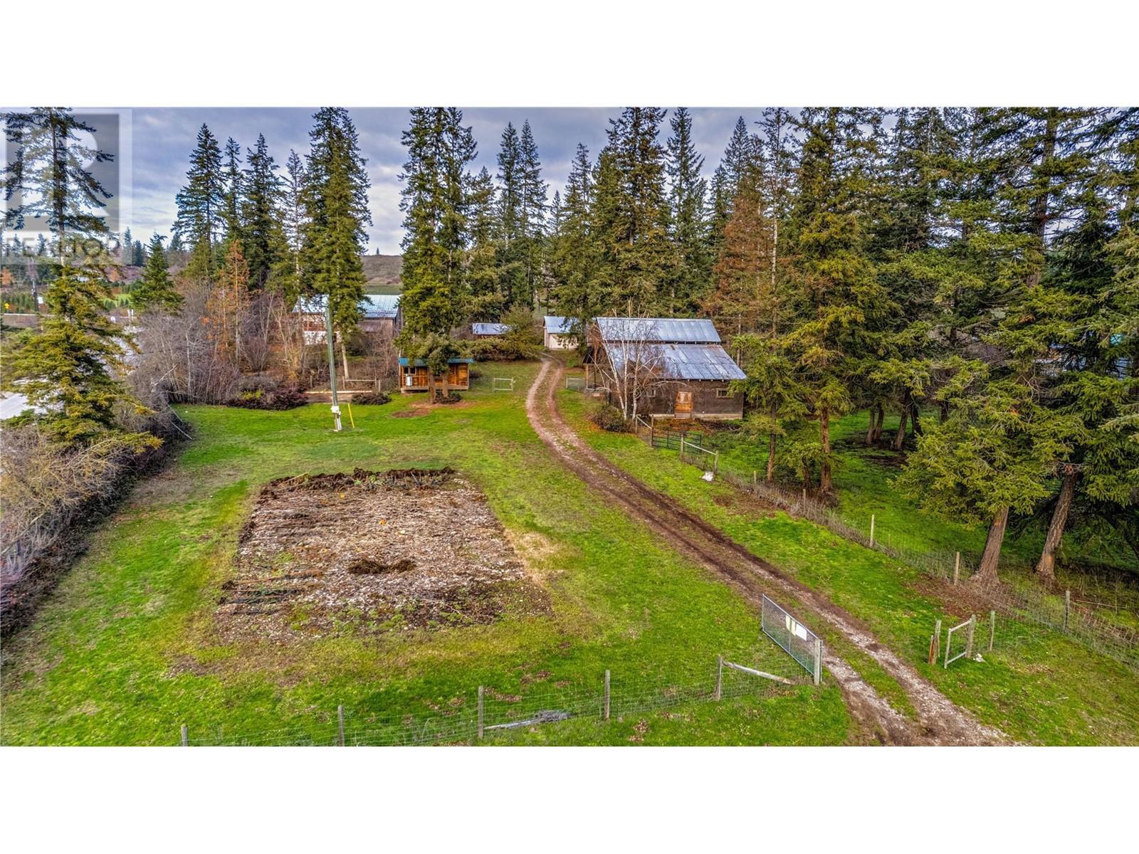 11 Gardom Lake Road