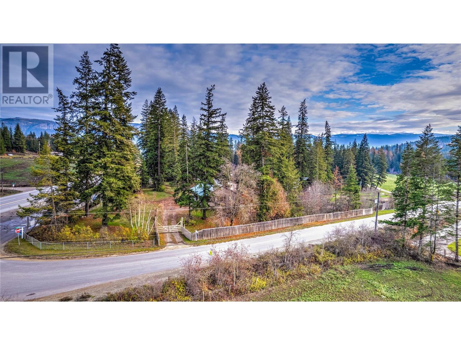 11 Gardom Lake Road