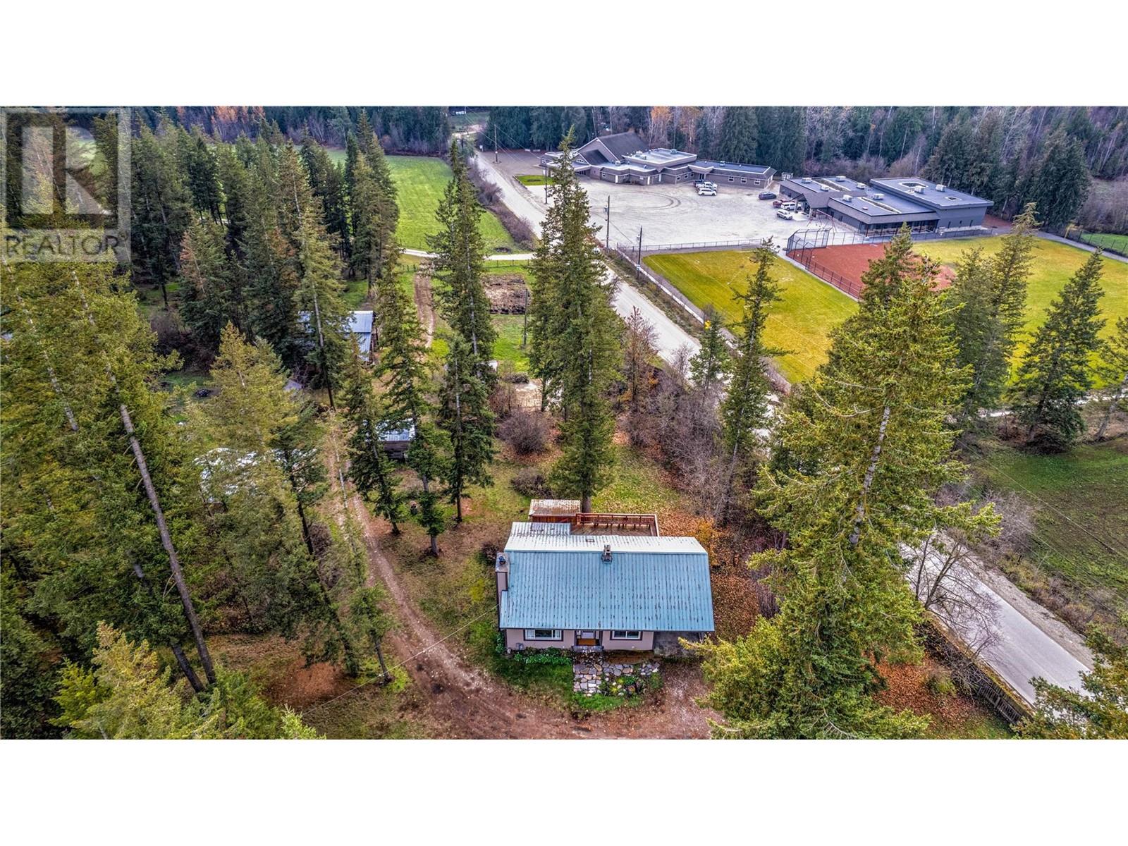 11 Gardom Lake Road