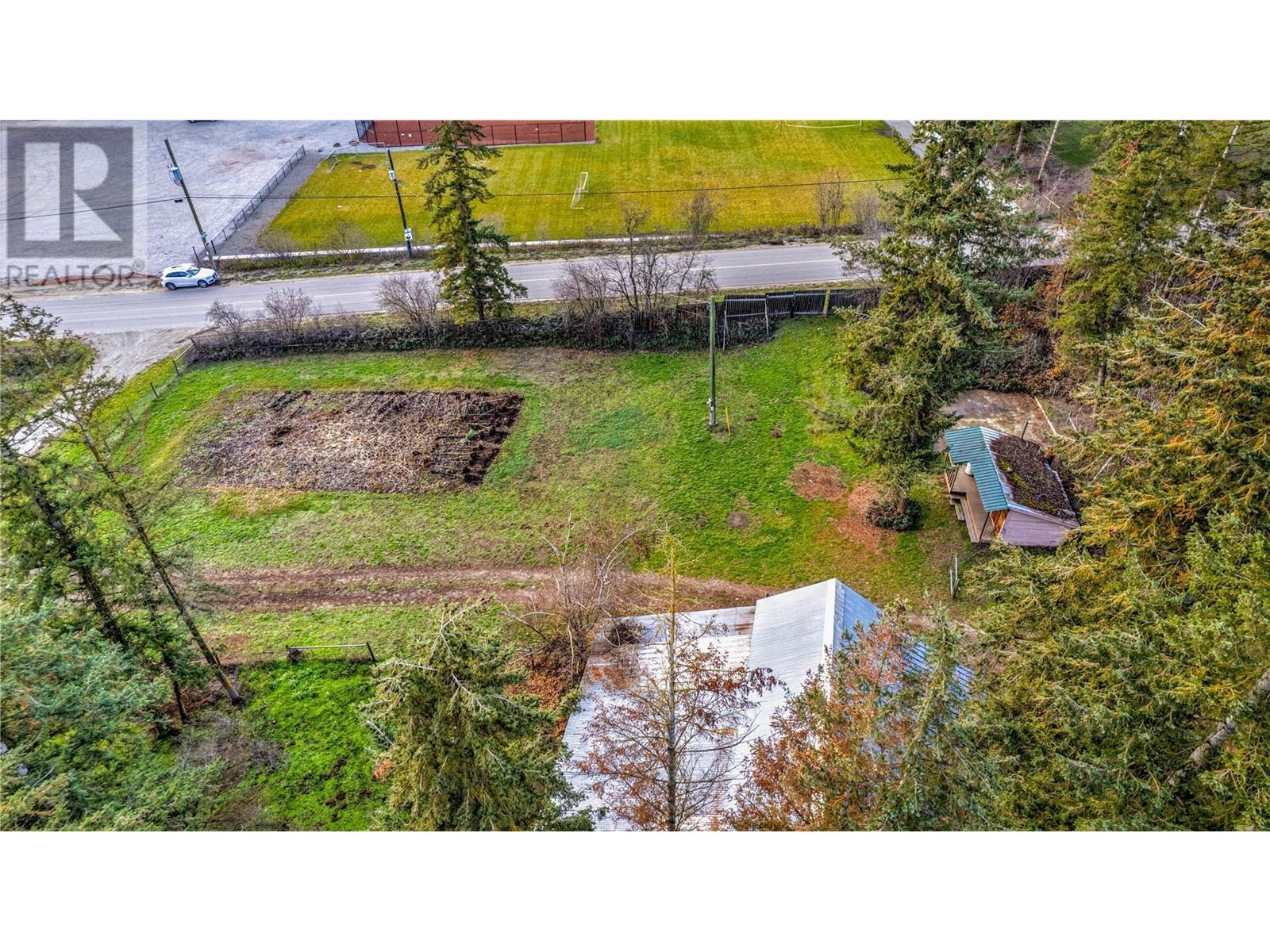 11 Gardom Lake Road