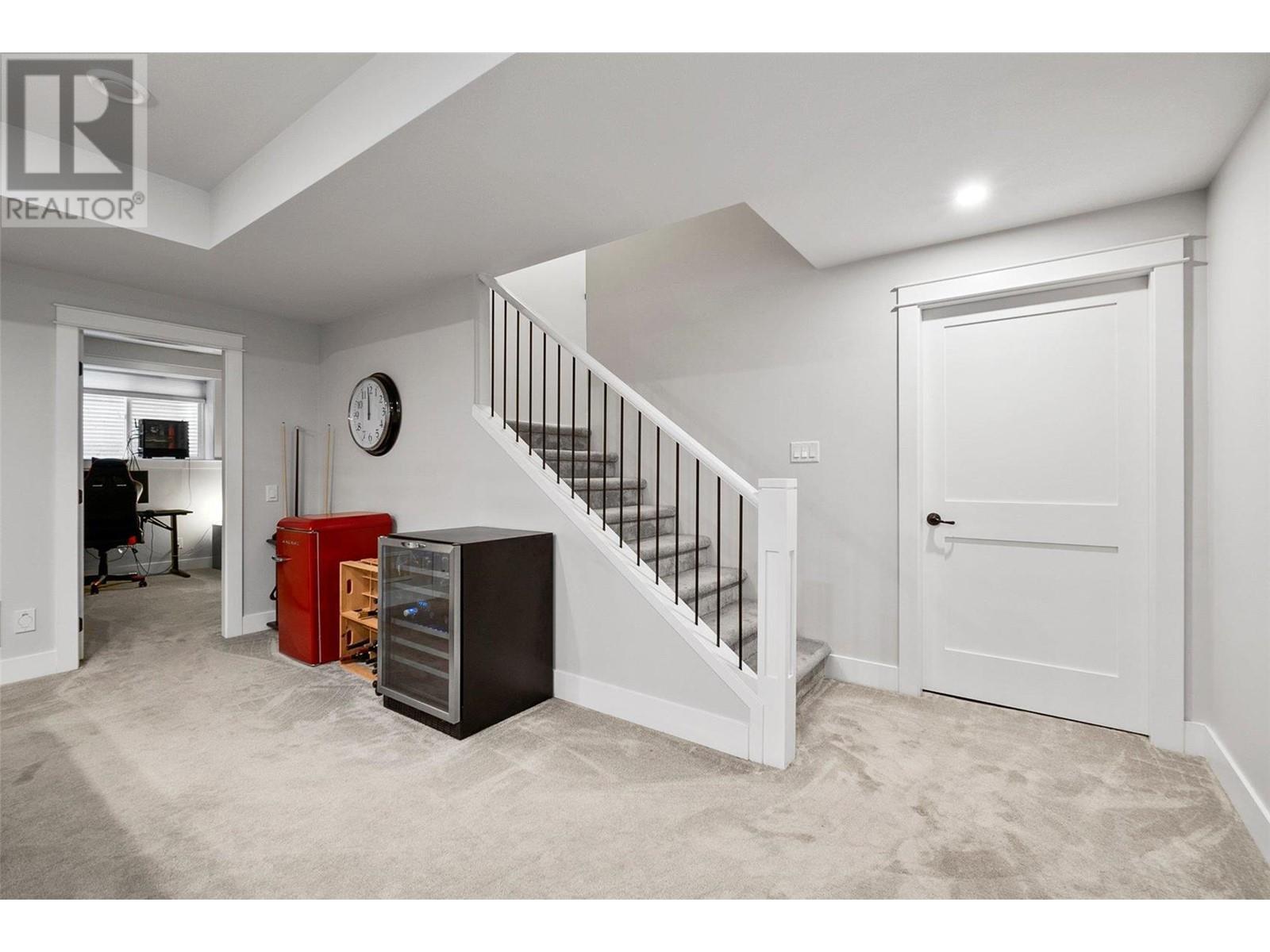 1825 Viewpoint Drive