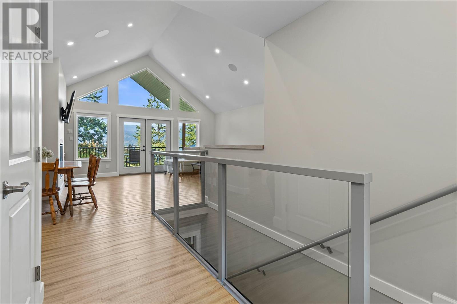 2164 Lakeview Drive
