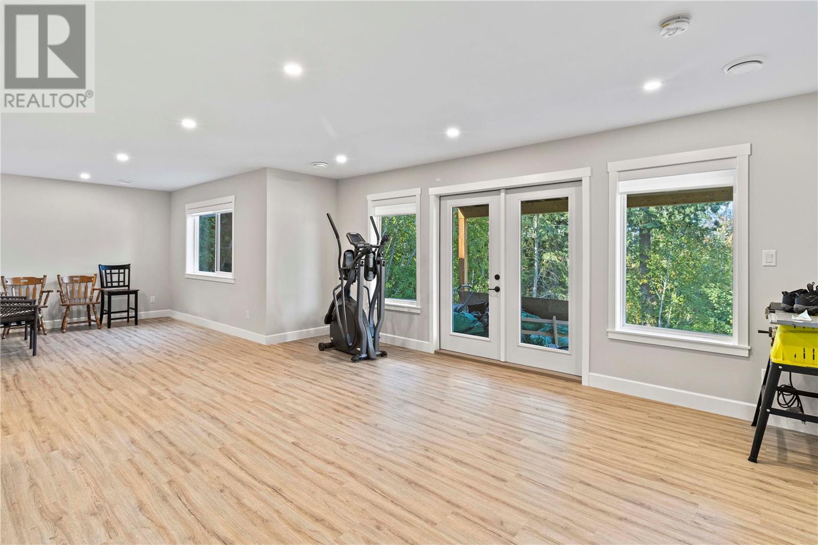 2164 Lakeview Drive