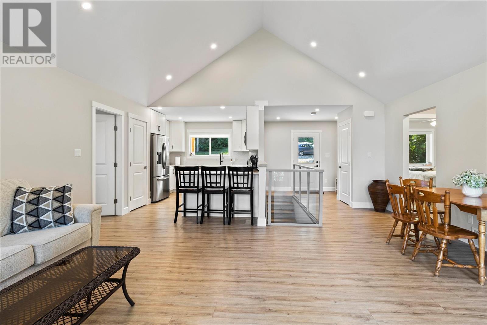 2164 Lakeview Drive