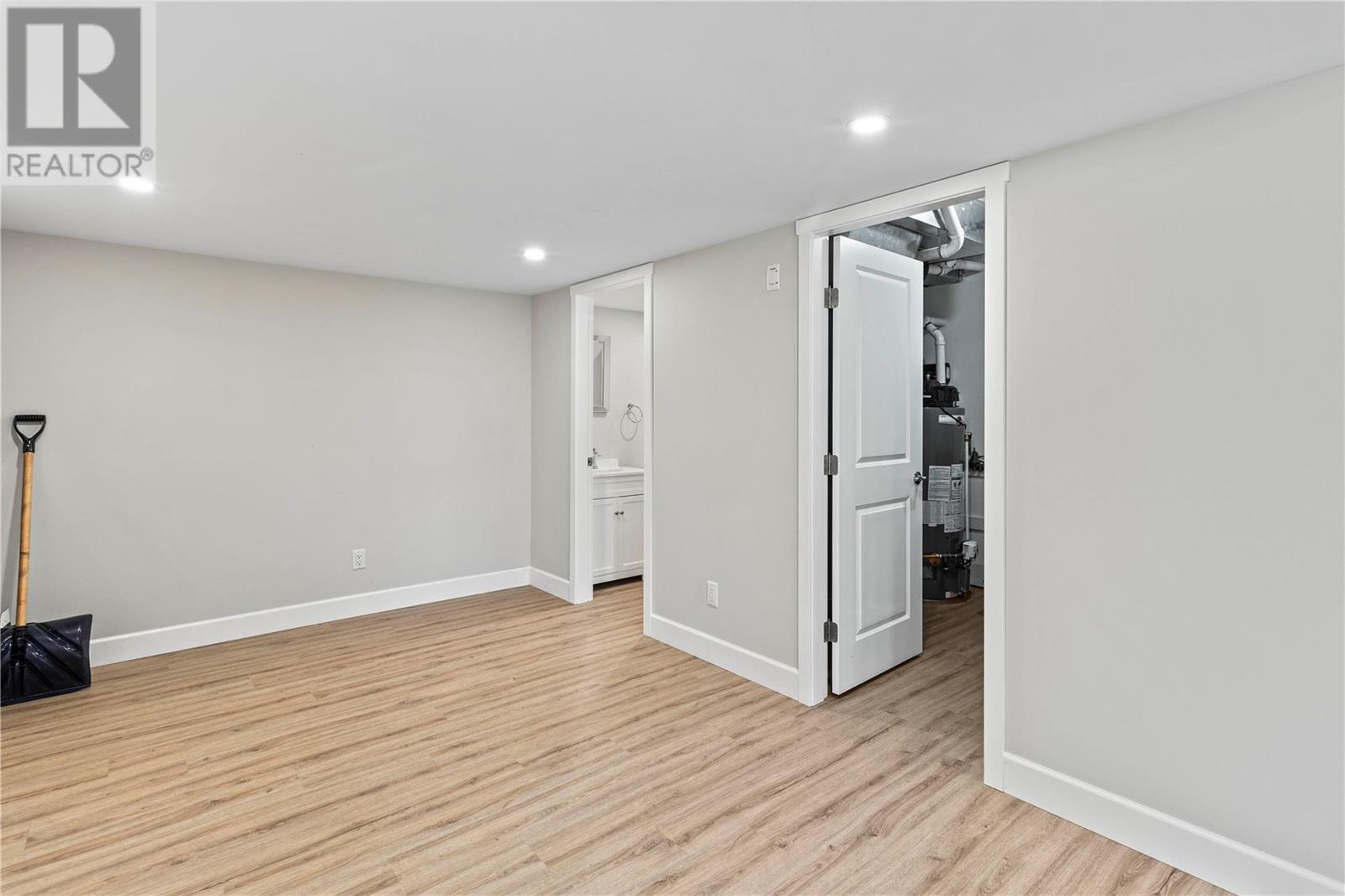 2164 Lakeview Drive