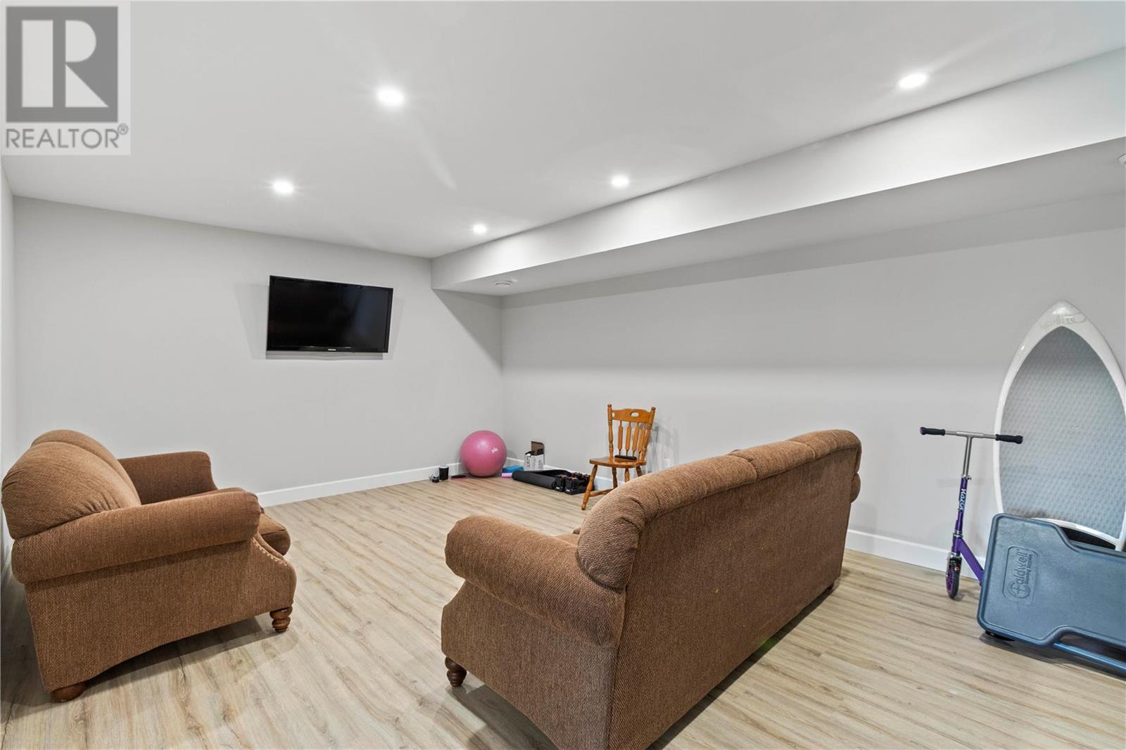 2164 Lakeview Drive