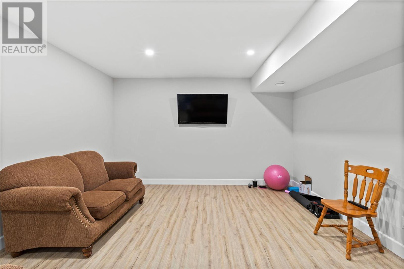 2164 Lakeview Drive