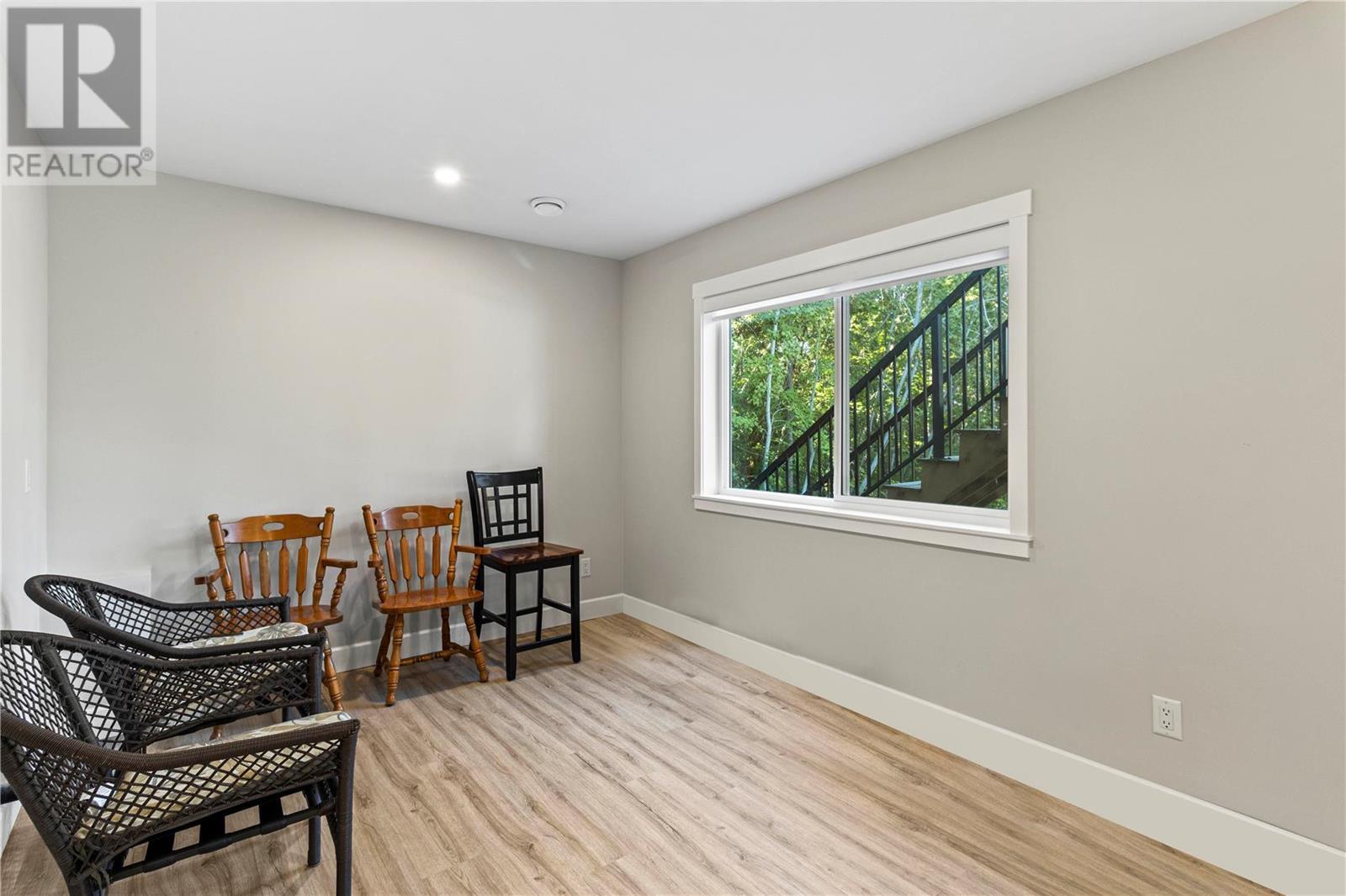 2164 Lakeview Drive