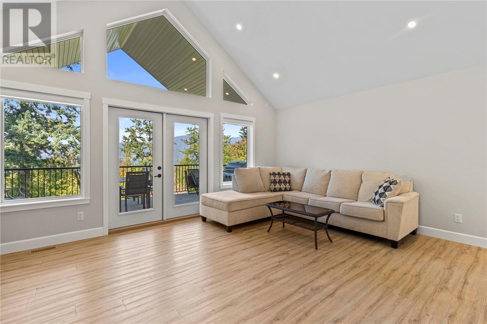 2164 Lakeview Drive