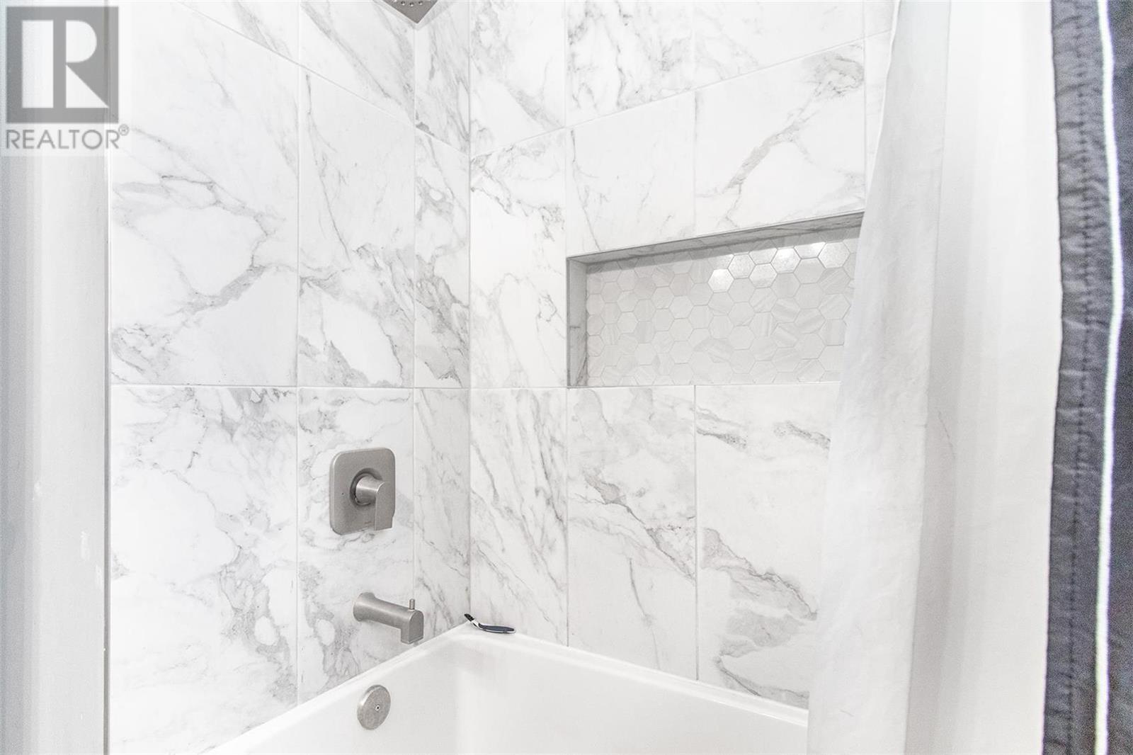 360 Robson Road, W, Kelowna