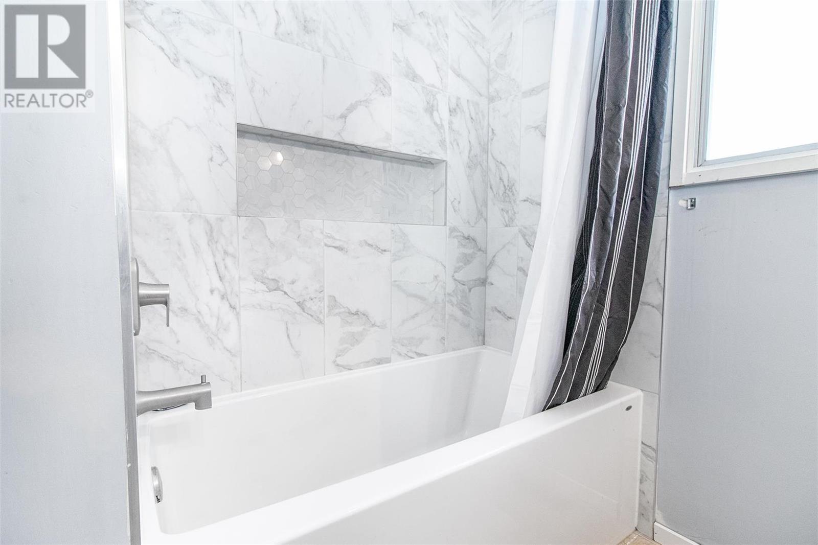 360 Robson Road, W, Kelowna