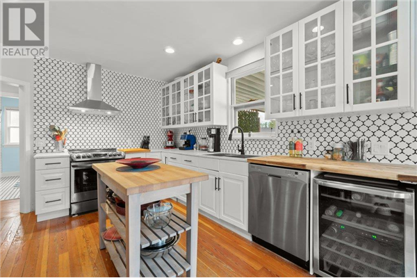 789 Sutherland Road,, Kelowna