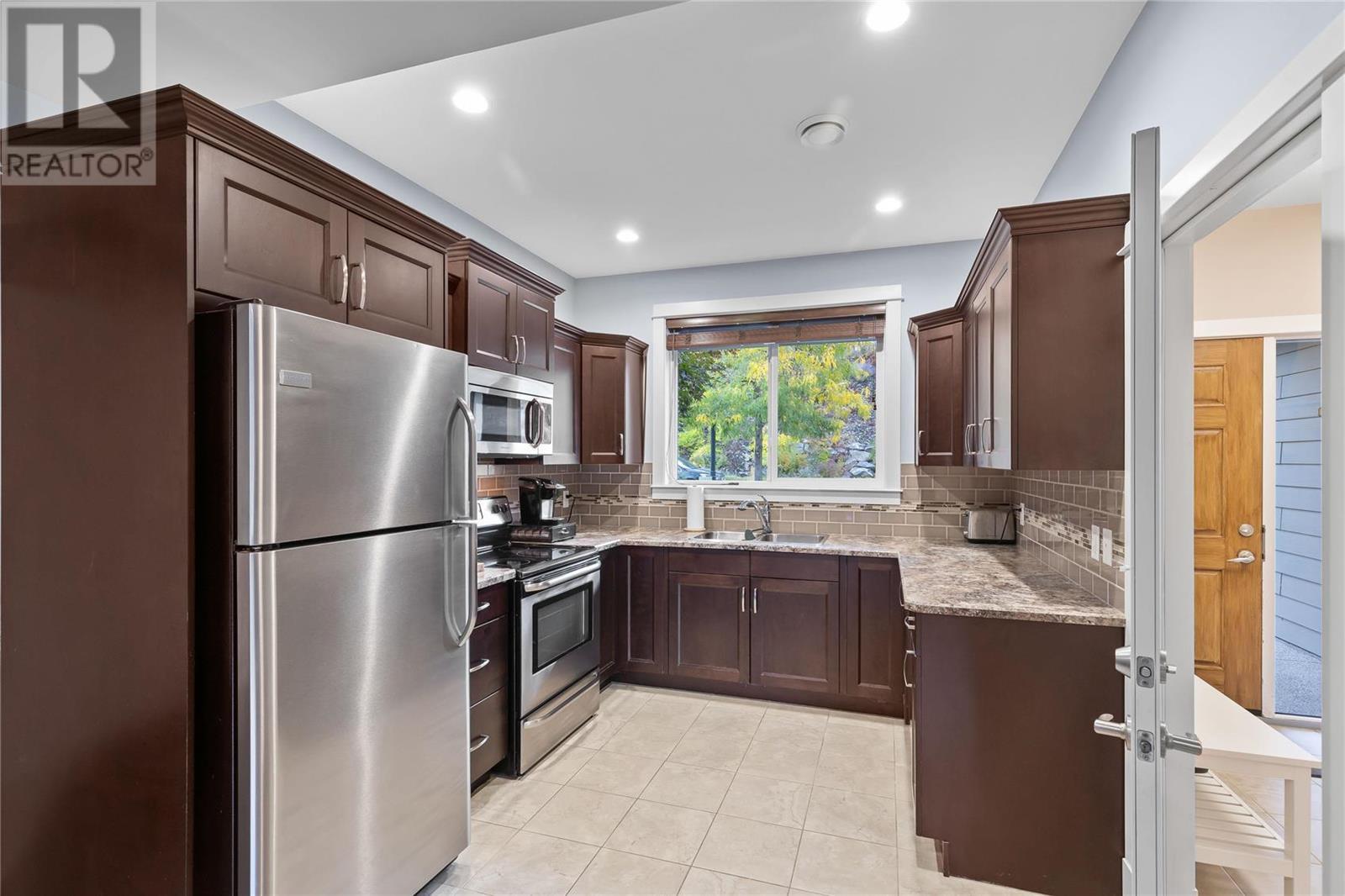 13033 Shoreline Drive