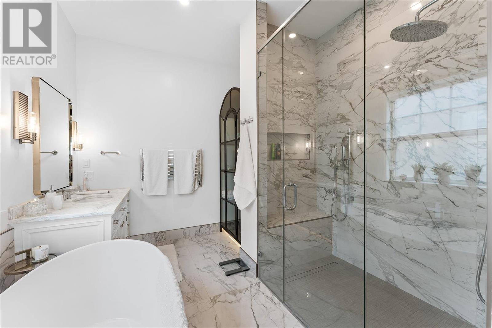 3588 Lakeshore Road