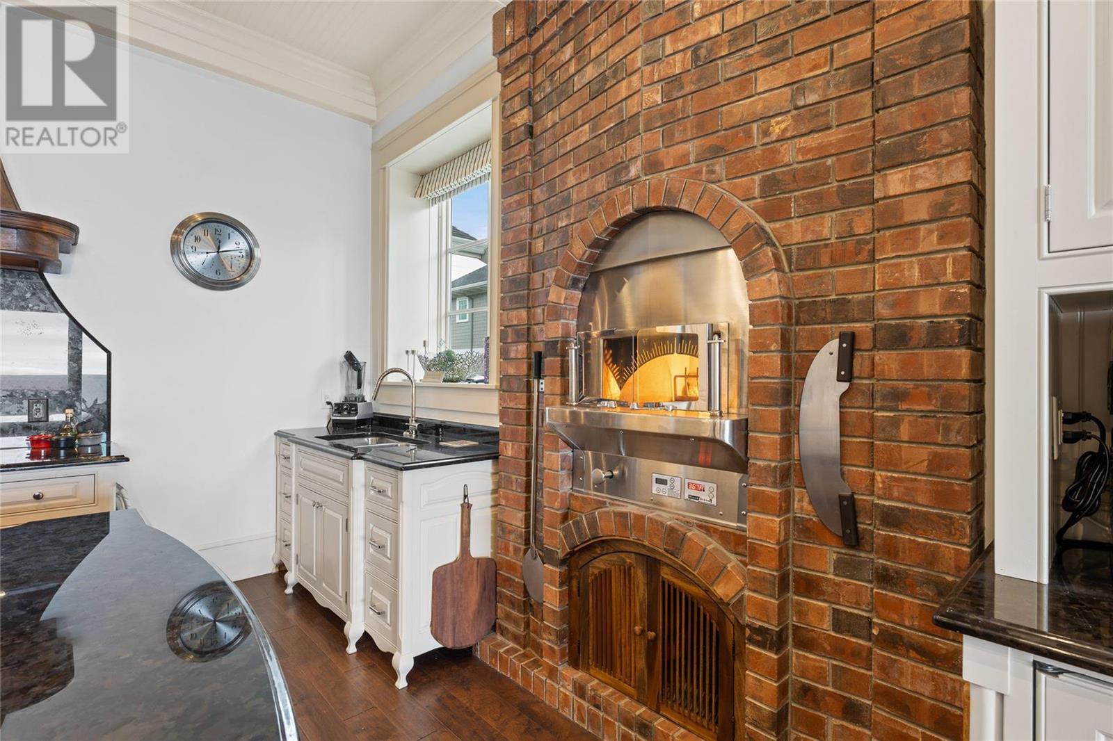 3588 Lakeshore Road