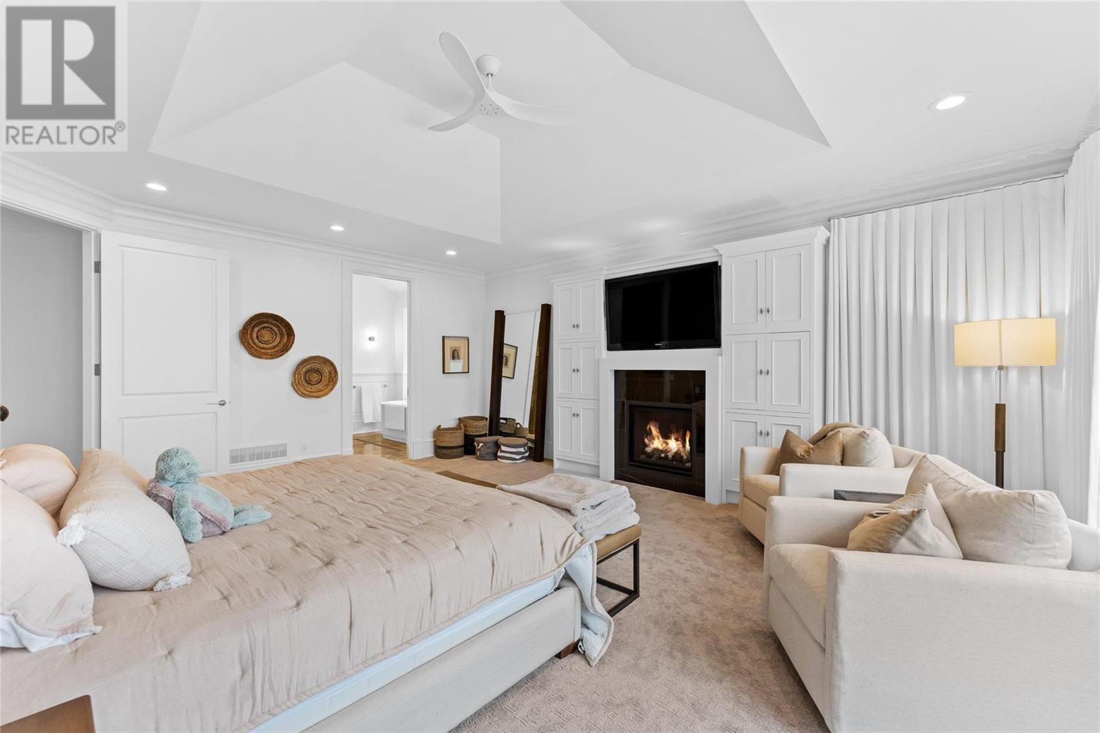 3588 Lakeshore Road