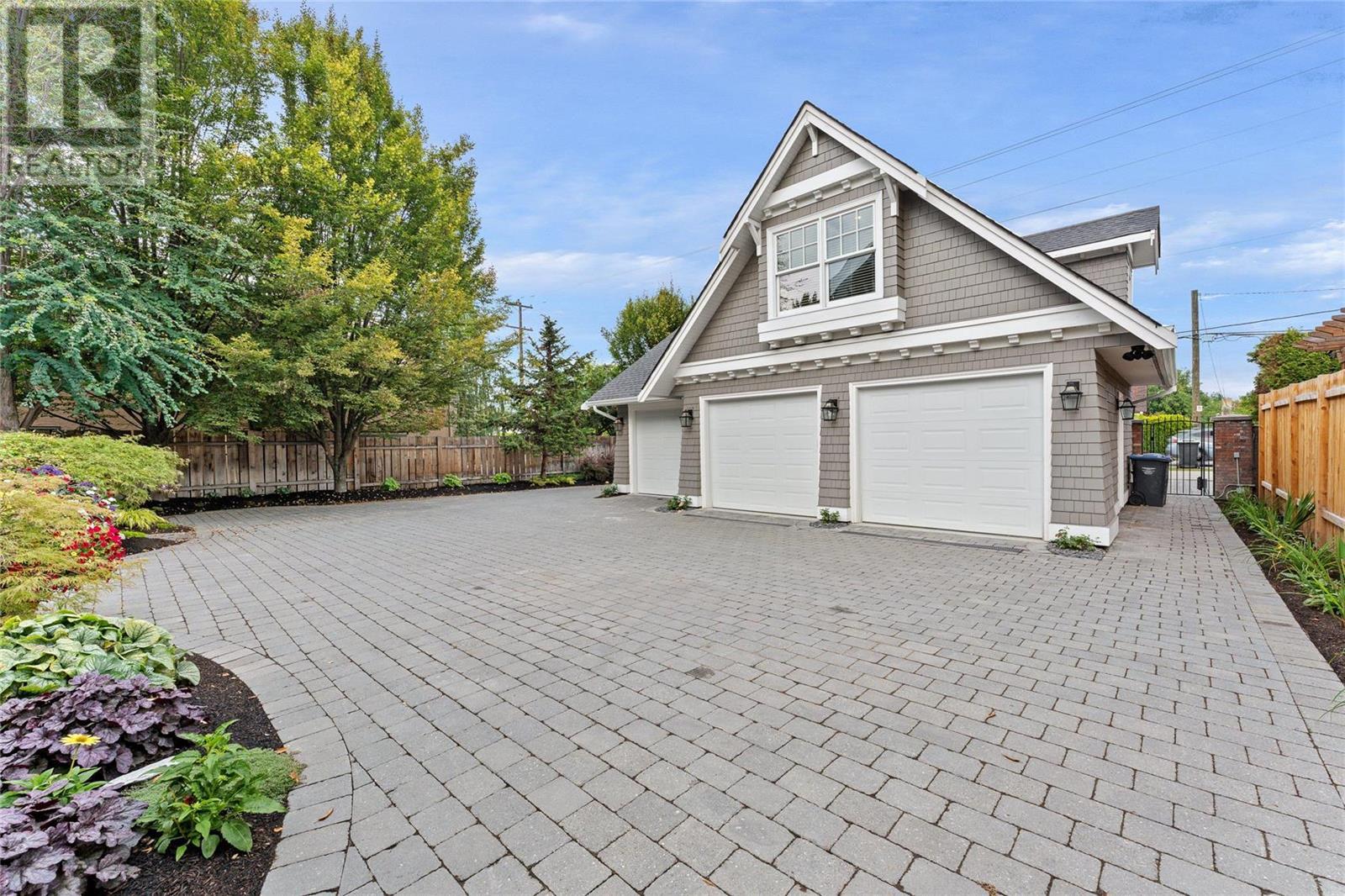3588 Lakeshore Road
