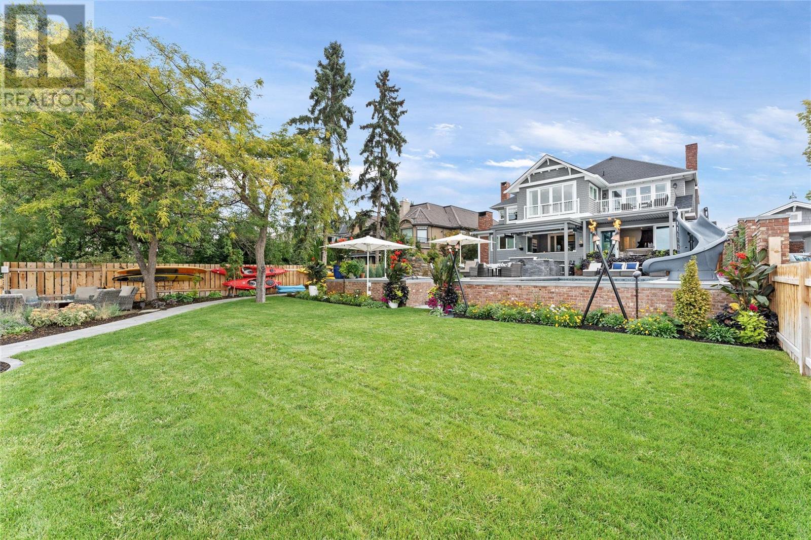 3588 Lakeshore Road