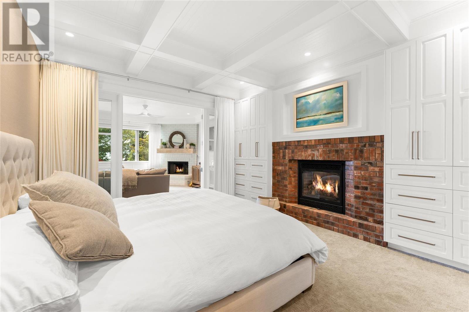 3588 Lakeshore Road