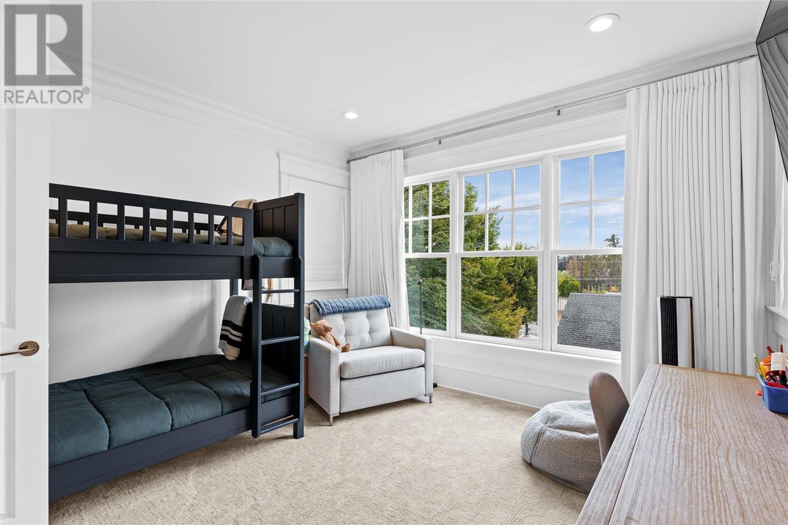 3588 Lakeshore Road
