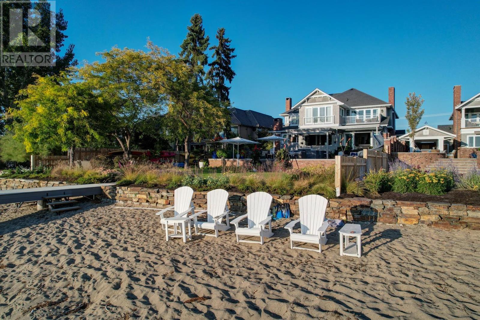 3588 Lakeshore Road
