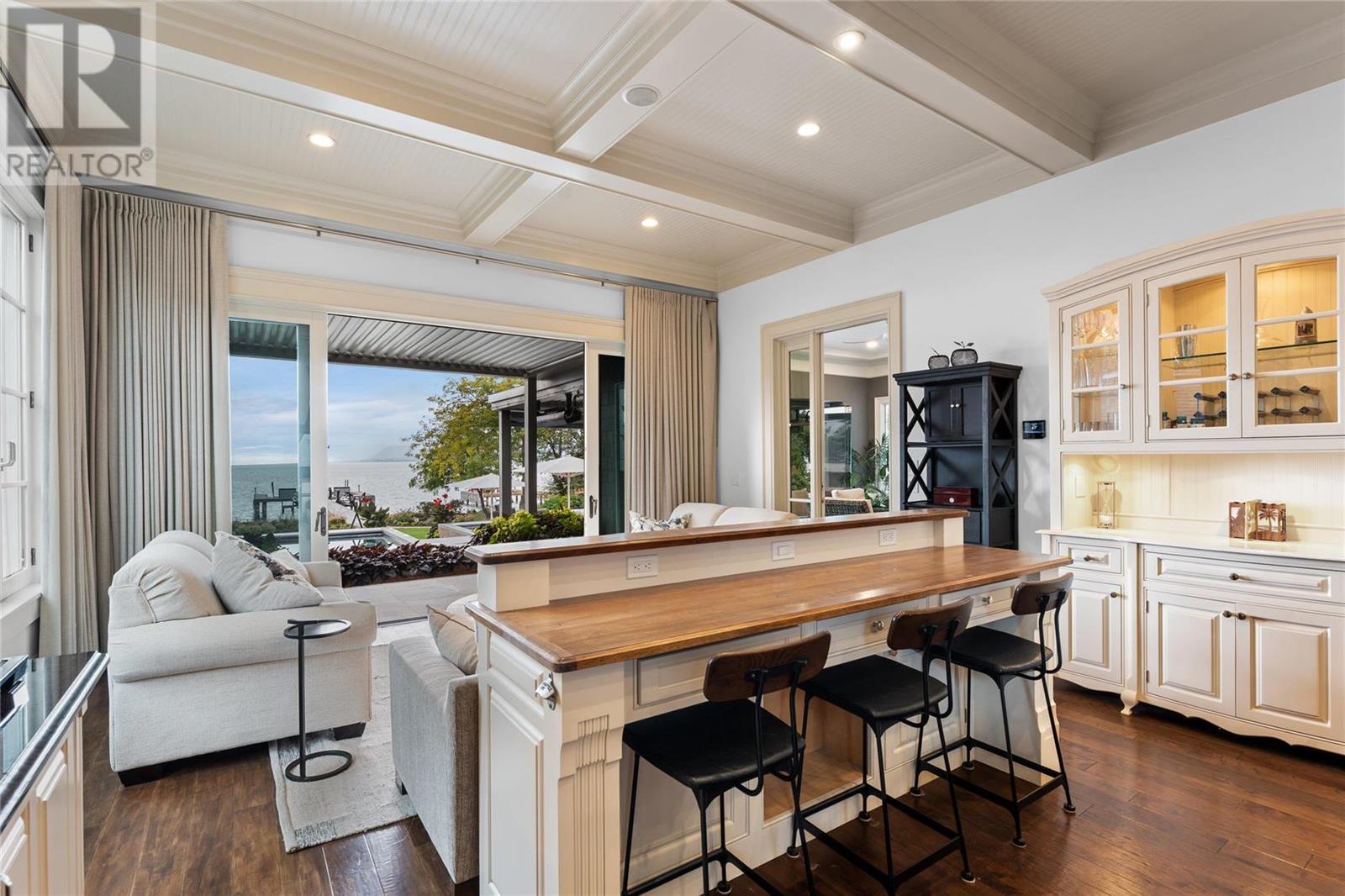 3588 Lakeshore Road